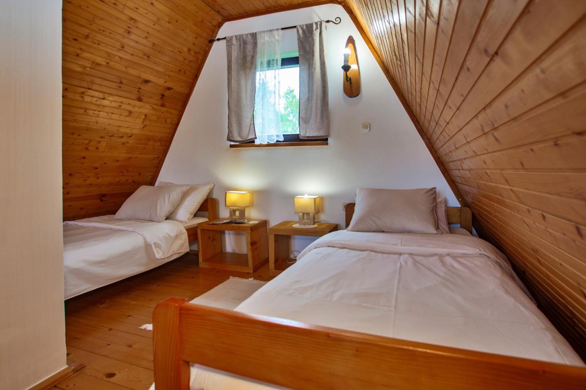 Chalet Velebitska Kuca ヴェリカ・プラナ エクステリア 写真